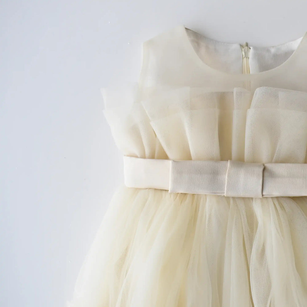 Robe bébé délicate à motif marguerites