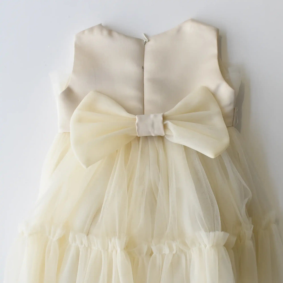 Robe bébé délicate à motif marguerites
