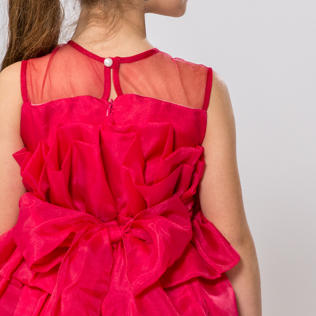 Robe courte superposée à lèvres rouges
