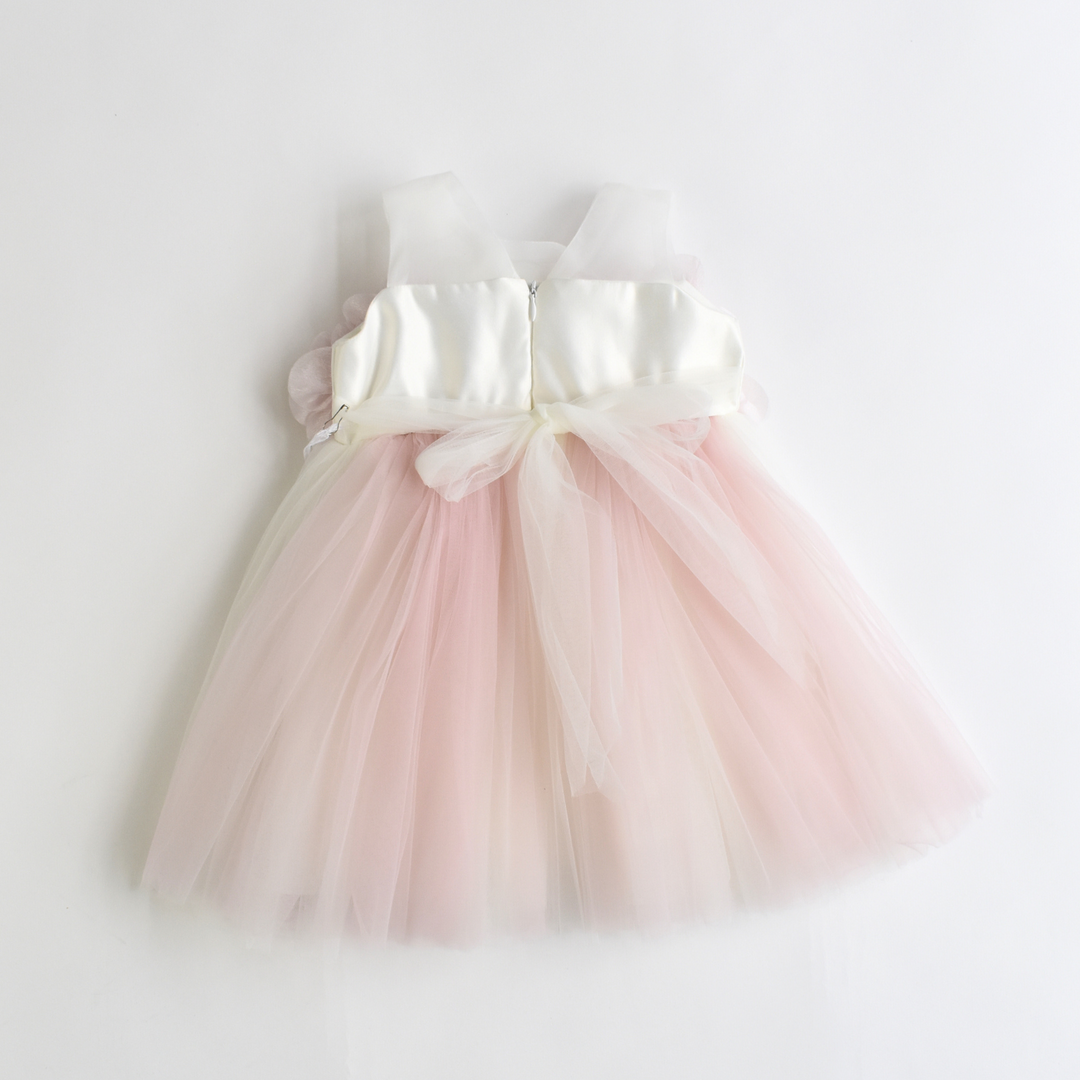 Dainty dress for girls