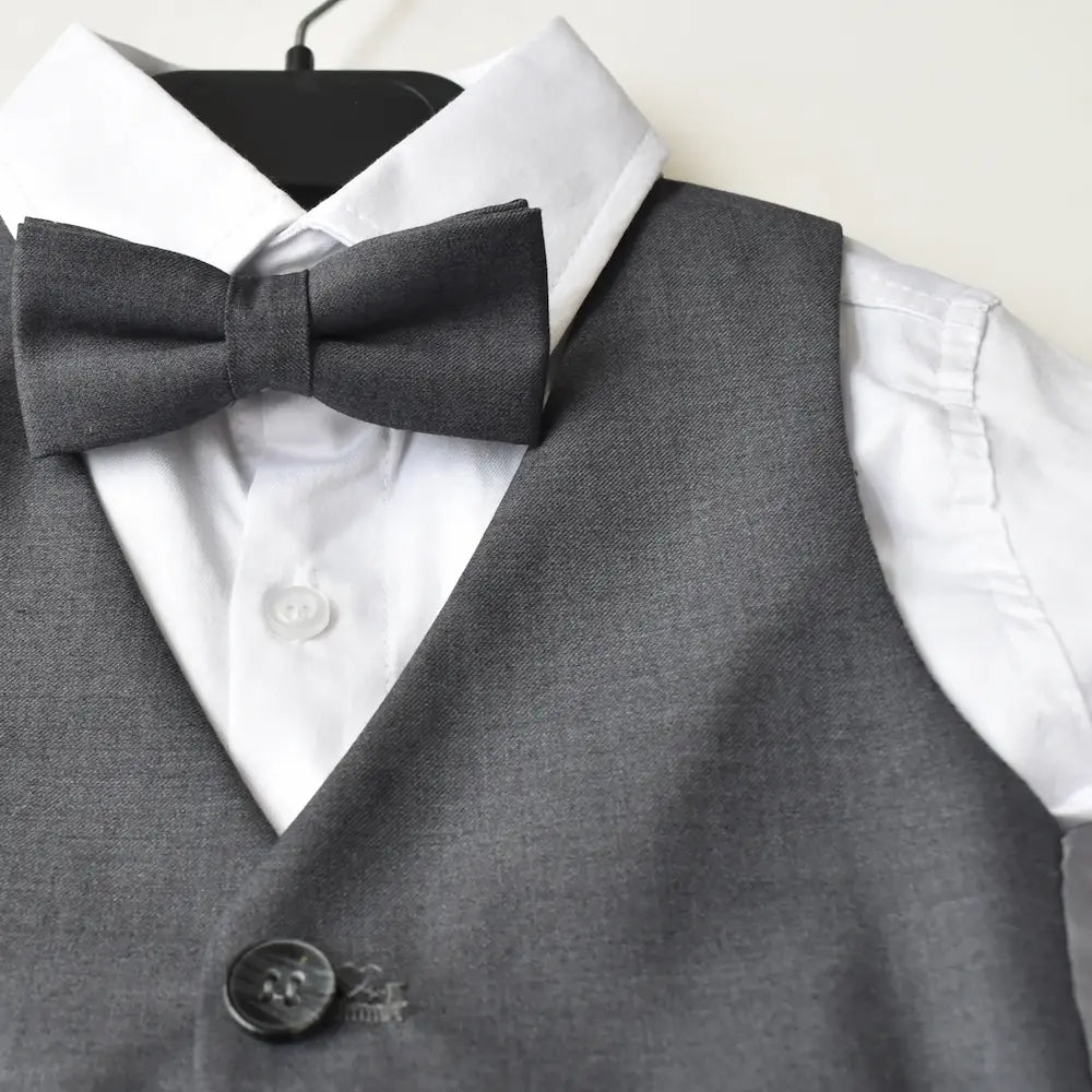 Le costume formel pour garçons du marié