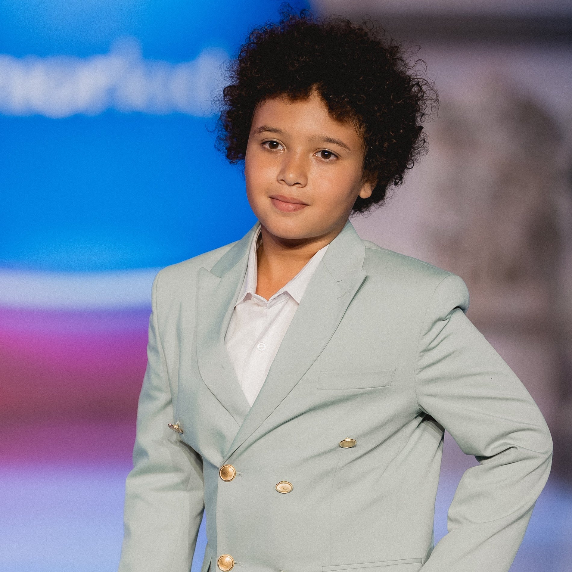 Costume garçon à boutons dorés