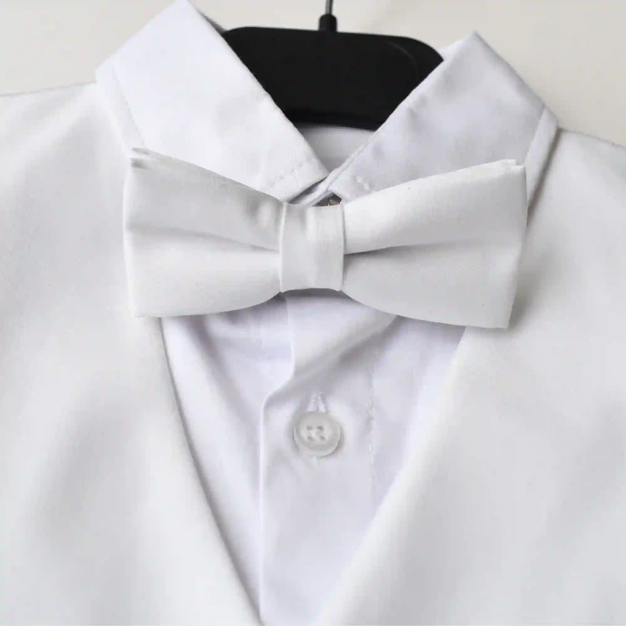Le costume formel pour garçons du marié