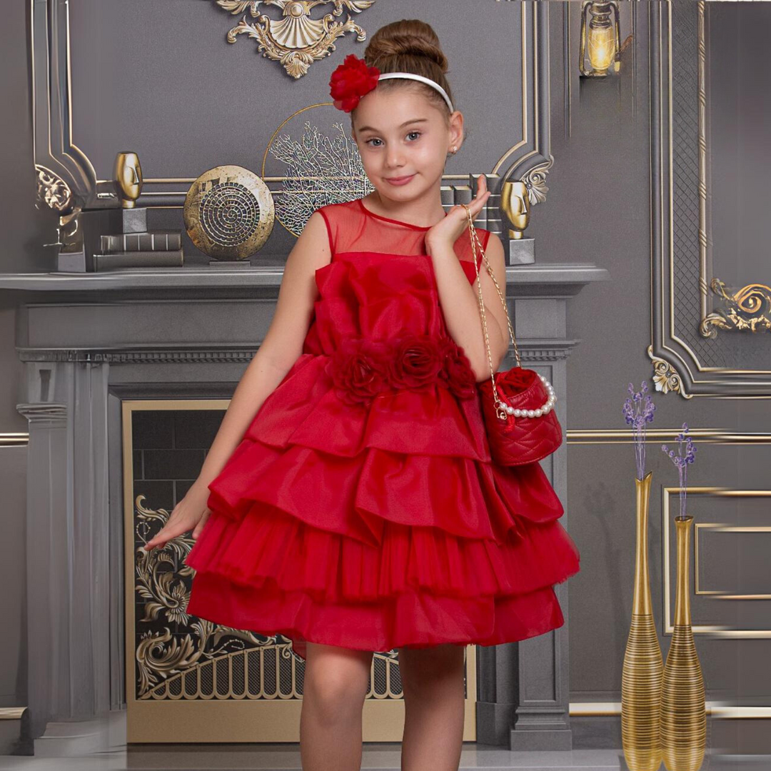 Robe courte superposée à lèvres rouges